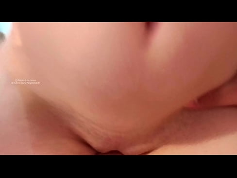 ❤️ منهنجي ڀيڻ جي ڪمري ۾ سمهڻ ۽ ائين ئي مون کي جاڳايو سپر فحش
